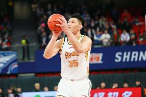 你得出手！葛昭宝半场1出手&amp;一分未得 拿3板1帽&amp;正负值+11